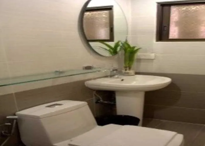 Hotel The Garden Heights 3*